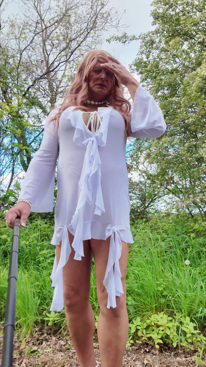 Kellycd2022: Crossdressing Kellycd2022 Jízda v autě My White See Thru šaty a...