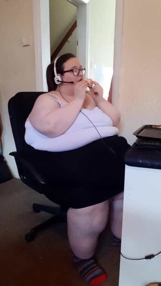 SSBBWLadyBrads: Ssbbw si užívá koblihy od svého šéfa