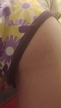 Eu me masturbo e gozo na minha calcinha