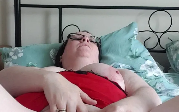 Littlevixen: Big Dildo in Silk