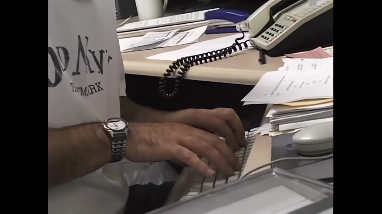 Blitzporn: Cherry Chase: Seorang dewi seks muda dengan vagina berambut merah