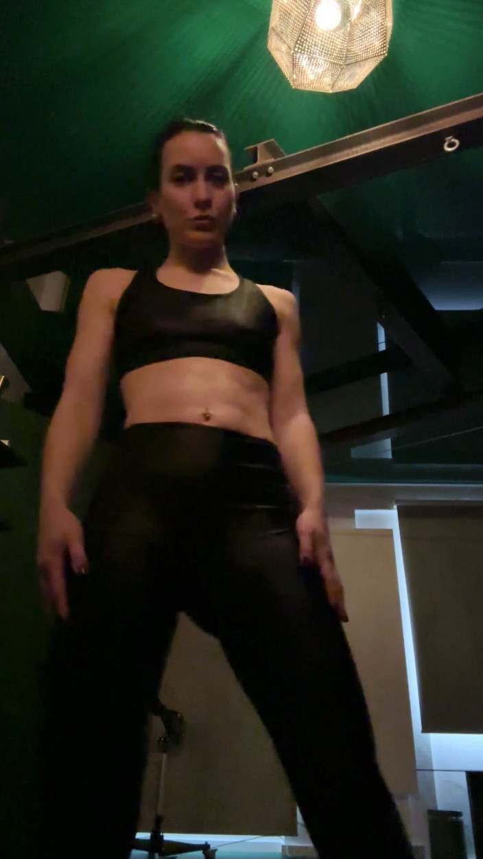 Miss Flora: Strip-tease sportif