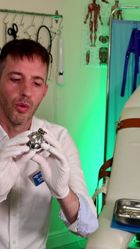 Doktor si myslí, že cudnost je jediná možnost (4k)