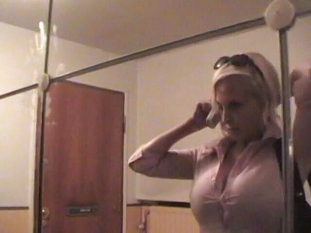 Radical: Remaja pirang seksi mendapat anal yang bagus