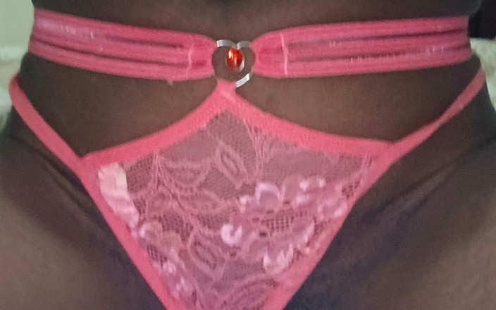 Briita: Spuszczanie Tak Ładnie Z Dildo Podczas Zakładania Różowych Majtek Tak Naturalne...