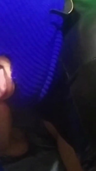 팬에게 경의를 표하며 자지를 빨아주는 발정난 마누라
