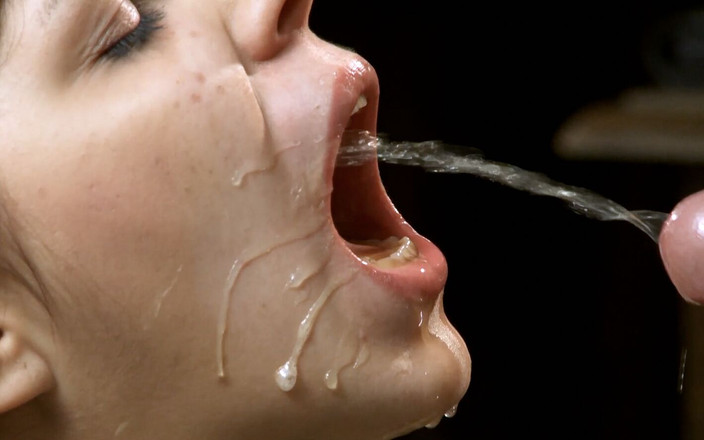 All about pee: Відсмоктуй мій великий член і проковтни мою пизду, мила дівчина