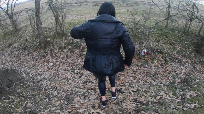 MilfyCalla: Mamada en el bosque con mi marido amigo - fetiche de...