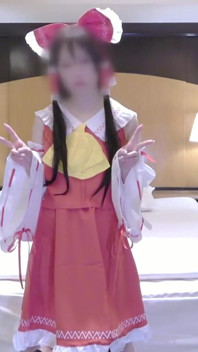 Cosplayer Awek Pakaian Downer Langsing Menunjukkan Pesona Tenangnya Sebagai Shrine Maiden Reimu Lagi 2