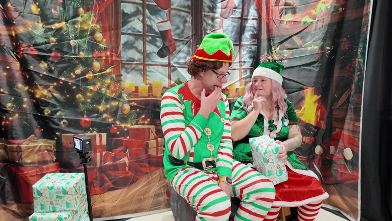 The Izars: Zlobivé elfky na den sexuálních hraček 3