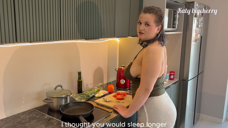 Katybigcherry: Stepson Helps Young Stepmom Make Breakfast While Her Husband Dreams