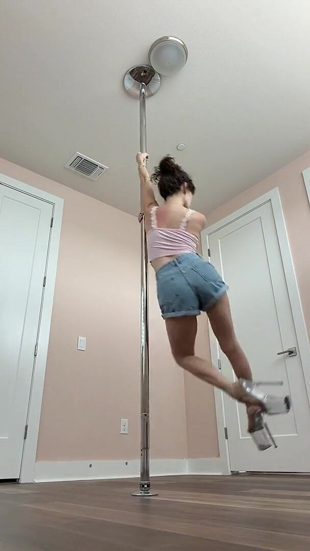 SavvyStar: Havin a Ball Dancing to Oldies