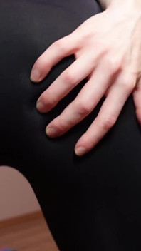 Il Mio Corpo in Leggings E Mi Sgrillettando La Figa Attraverso Loro