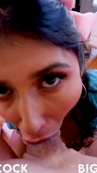 Penelope Woods – Latina seksi comel dalam batang besar berekor babi blowjob dan menelan mani