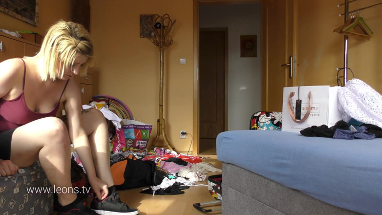 Leon Lambert Girls Twerk Parties CFNM: Three girls teasing boy wearing VR