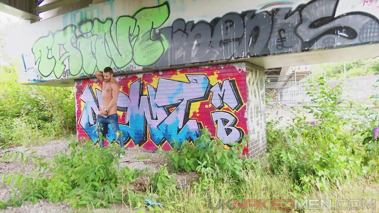 UK Naked Men: Logan Moore