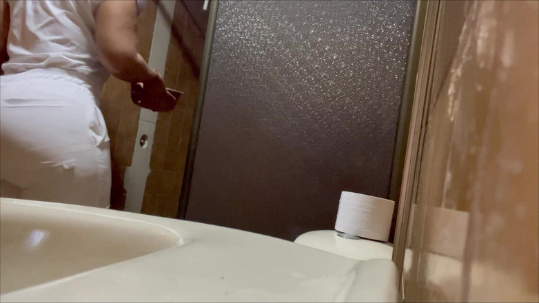 pampammedallo: Donne che piscino in bagno a caso