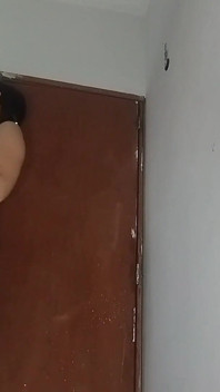 Ho fatto sesso con un fattorino e gli ho chiesto di darmi il suo latte nel