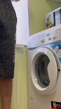 Prezervatifi çıkardı ve masaj ve salata için ilk randevuda emmeye başladı
