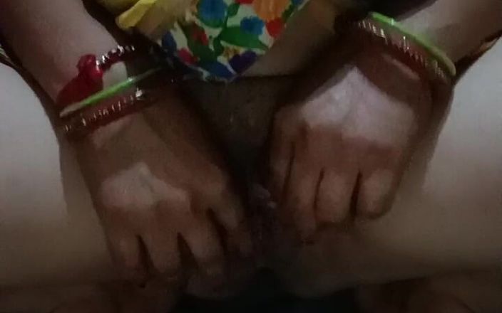 StepSiblingCaught: Makcik India menjolok pepek merah jambu seksinya