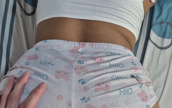 Pikaa6: Latina prsatá brunetka připravená na svého souseda, aby ji tvrdě...