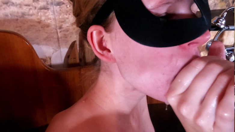 Bikergirl_97: Junges कमसिन gibt geilen लंड चुसाई Mit के चेहरे पर रेट्रो badewanne