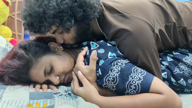 Vaigavarun45: Quente ass kiss e ass lick romance de casal indiano