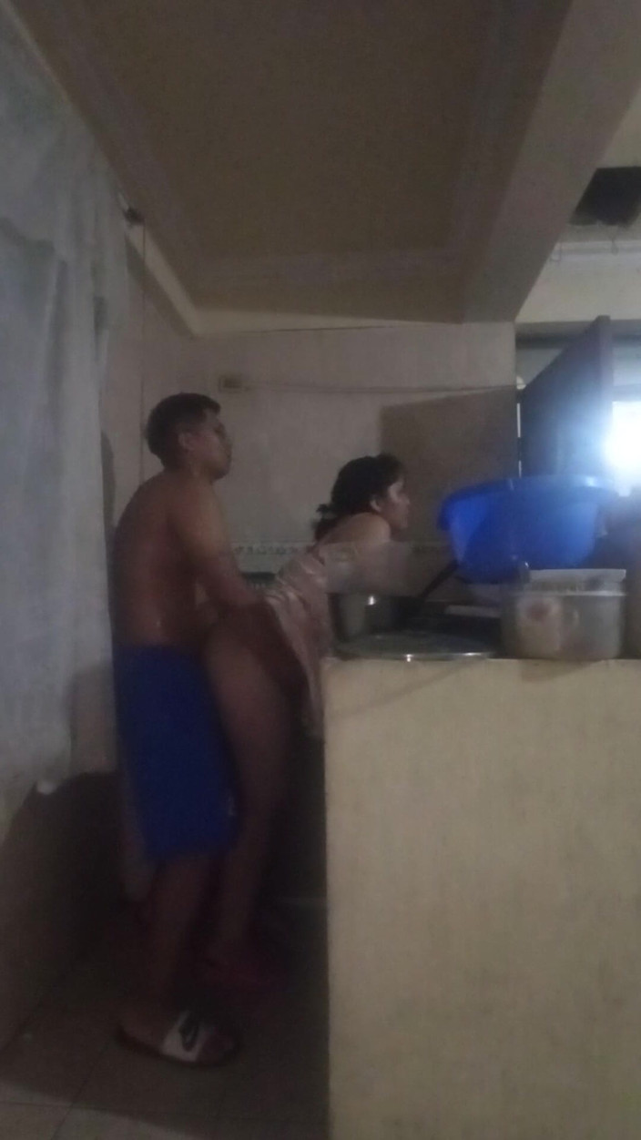 E-Alfa: 私は台所でチャチャ、妻が気を散らしたとき