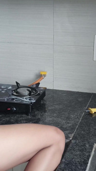 Hete xxx stiefmoeder praat in de keuken