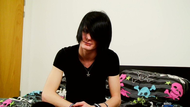 Homo Emo: Dutch Emo Boy Aiden Jacks His Tasty Dick!