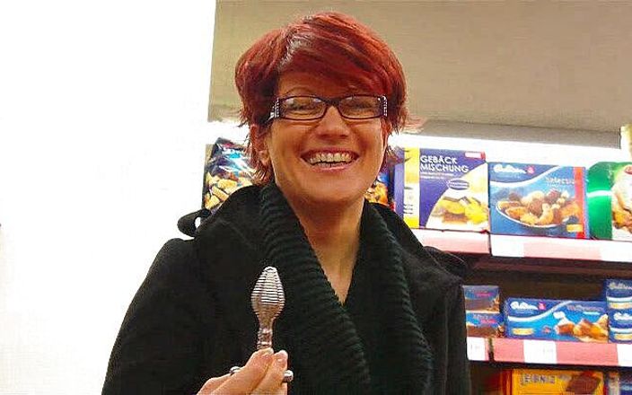 Popp Sylvie: Süpermarkette göt tıkacı