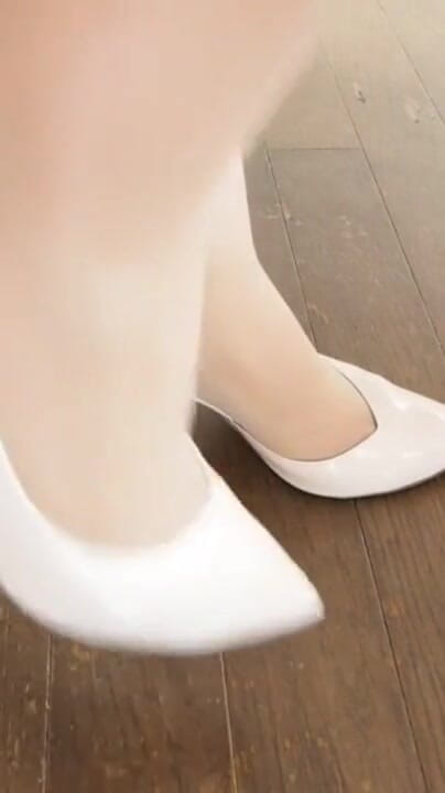 Mature Woman Wearing Pantyhose (Mayumi Kanzaki)