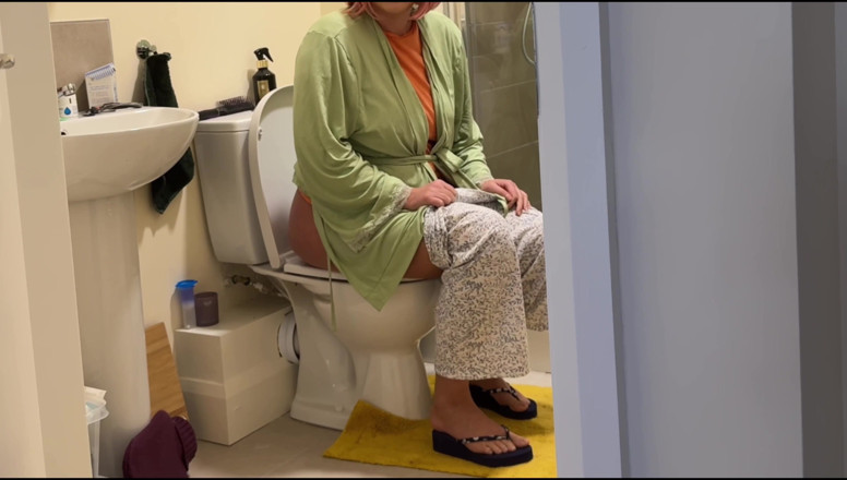 Emma Voyeur: Caught Step Mom Peeing:what Happens Next Will Surprise You