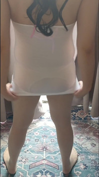 Sissy transvestã¤ntin neckt, bevor sie es tief und hart nimmt