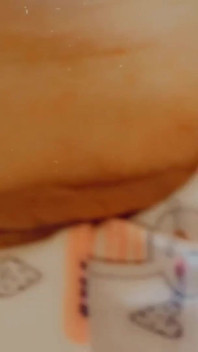 Fofa buceta peluda aprendendo leva pau Vídeo caseiro. Close-up