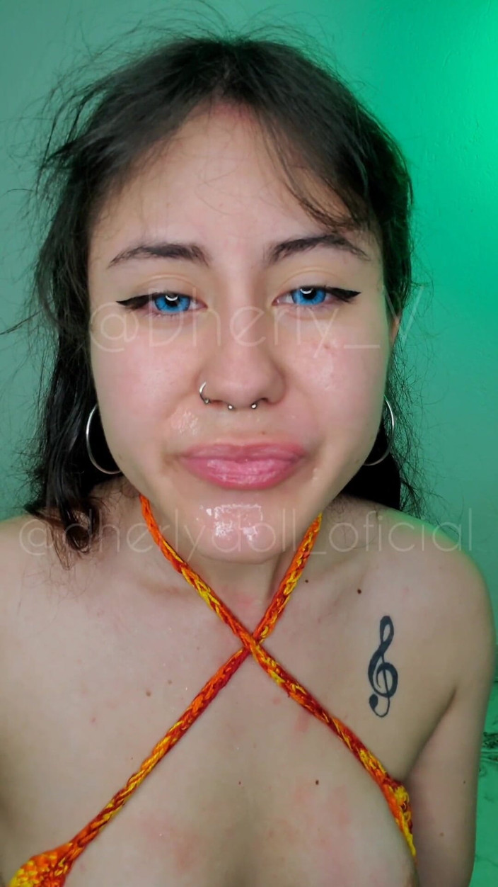 DherlyDoll: Die Freundin meiner freundin kommt zu mir nach hause, damit...