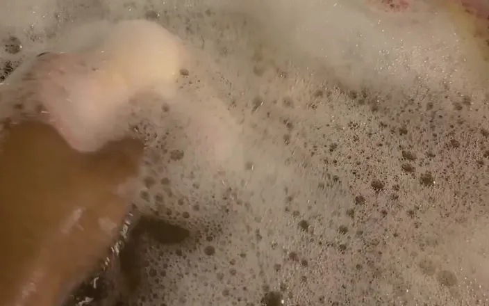 Josie4yourpleasure: Splish Splash Hot Mama's Taking a Bath