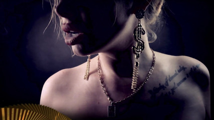 Goddess Misha Goldy: ¡El video de fumar más elegante y seductor!