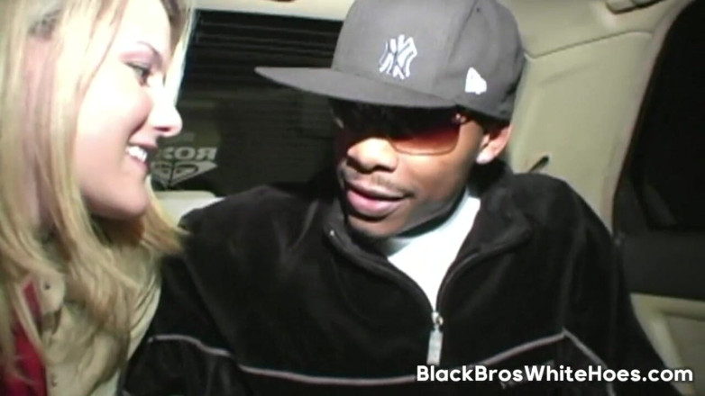 Black Bros White Hoes: 性感的白人金发女孩delilah stone和一个黑人暴徒做爱