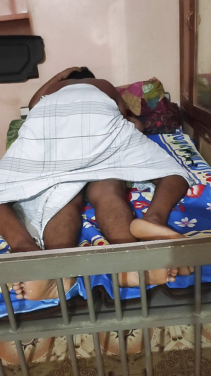 Realmallucouplevlog: Mallu tamil kız varsha kocasının üstte olmasını istemiyor