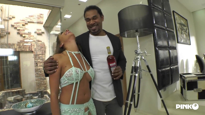 Pinko Club: Malena and the gangbang with four cocks to suck