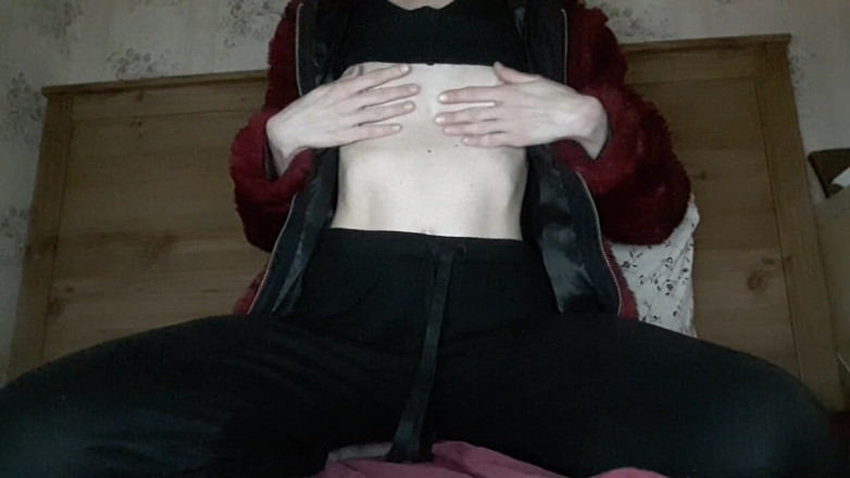 Christy G: Hot amateur model masturbates before going to bed.