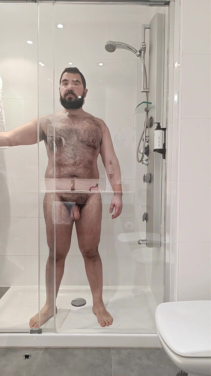 Ulysses the bear: Apenas um corpo molhado e sua imaginação