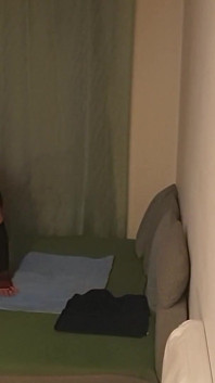 两个女主人和两个顺从的荡妇