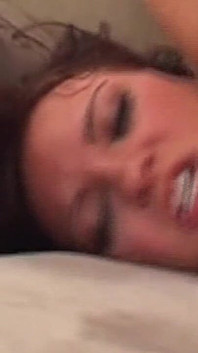 Gocciolante figa si sditalina fino ad ahegao tears stream