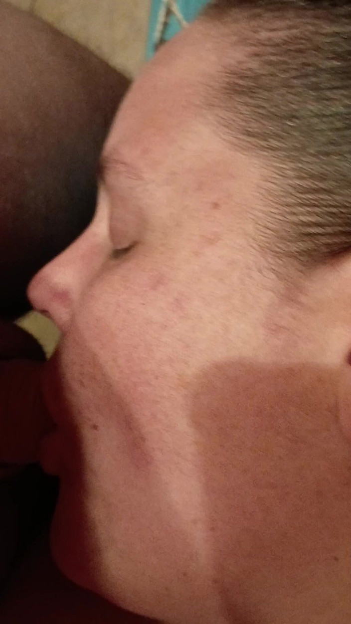 yaller62: 夫のチンコをしゃぶりながらバラを使ってイくこと