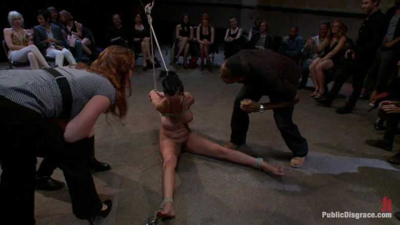 Public Disgrace by Kink: Špatný postoj