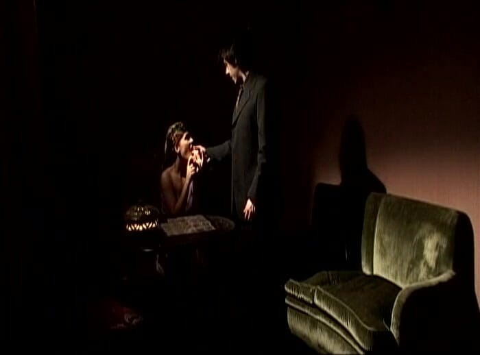 GOLDLIGHT - OFFICIAL: Brunetka Němka s velkými přírodními kozami je ošukaná ve vintage...