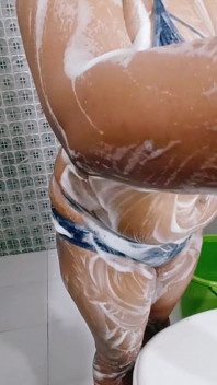 Banyo bölüm 2 üvey kız kardeşim banyo gösterisi