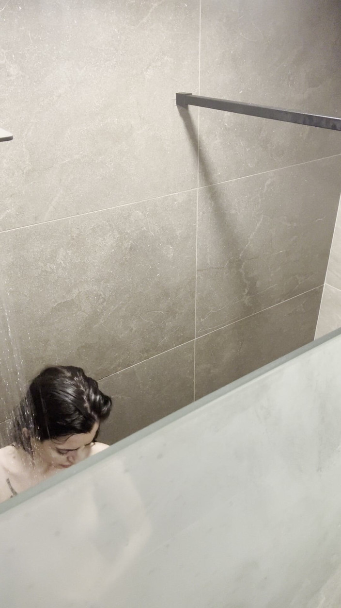 silicone_brunette: Cámara en mi baño